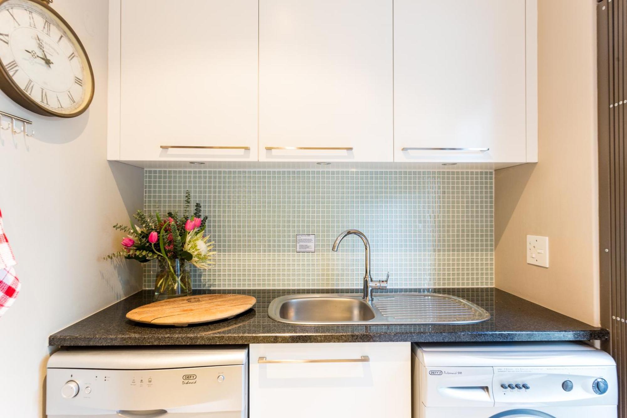 Apartemen 99 m² dengan 2 kamar tidur dan 2 kamar mandi pribadi di Pusat Stellenbosch Bagian luar foto
