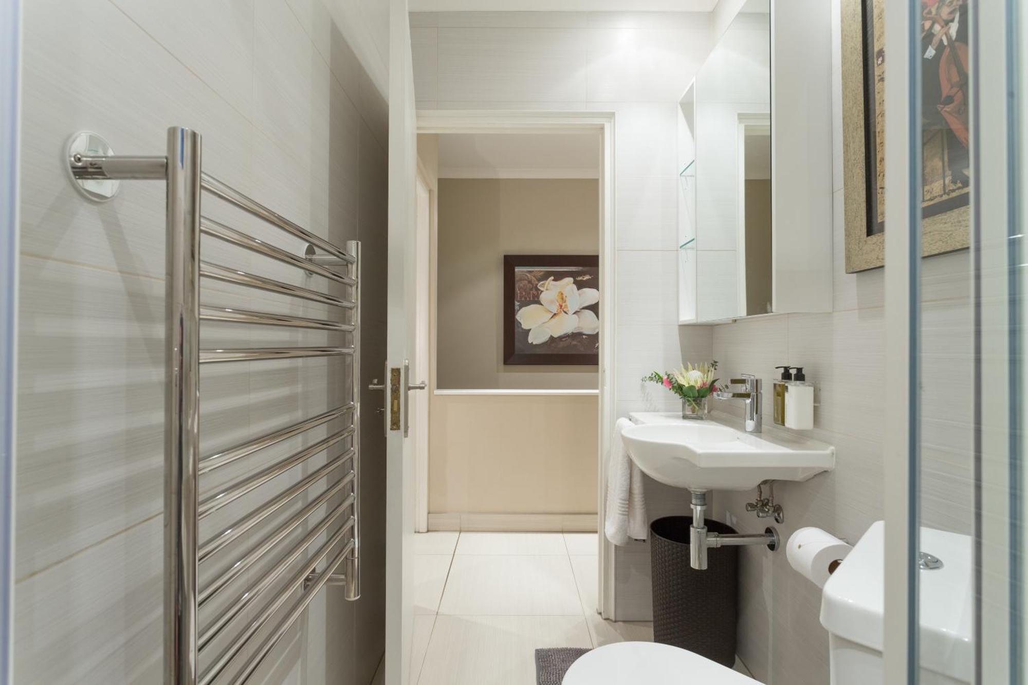 Apartemen 99 m² dengan 2 kamar tidur dan 2 kamar mandi pribadi di Pusat Stellenbosch Bagian luar foto