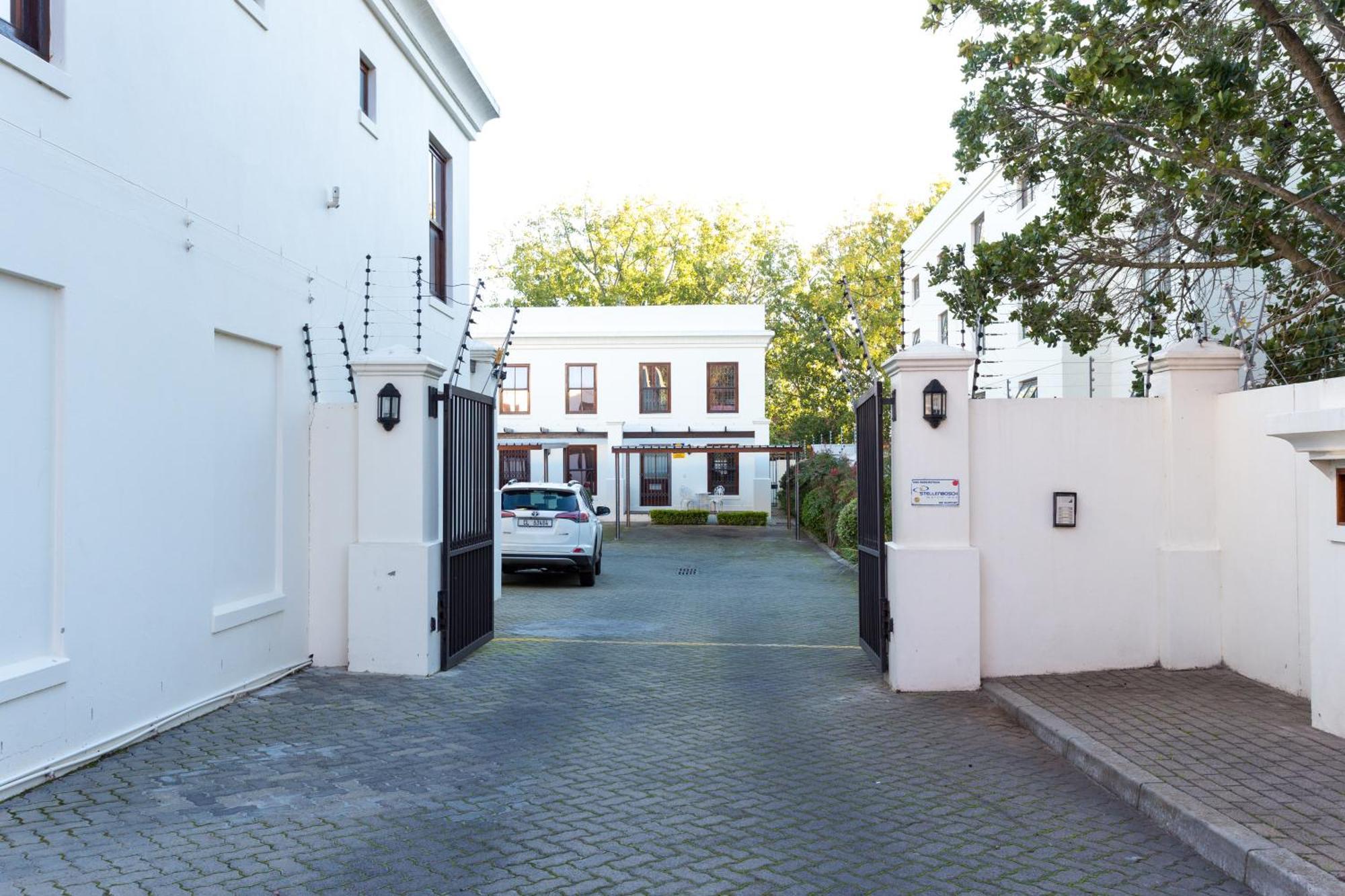 Apartemen 99 m² dengan 2 kamar tidur dan 2 kamar mandi pribadi di Pusat Stellenbosch Bagian luar foto