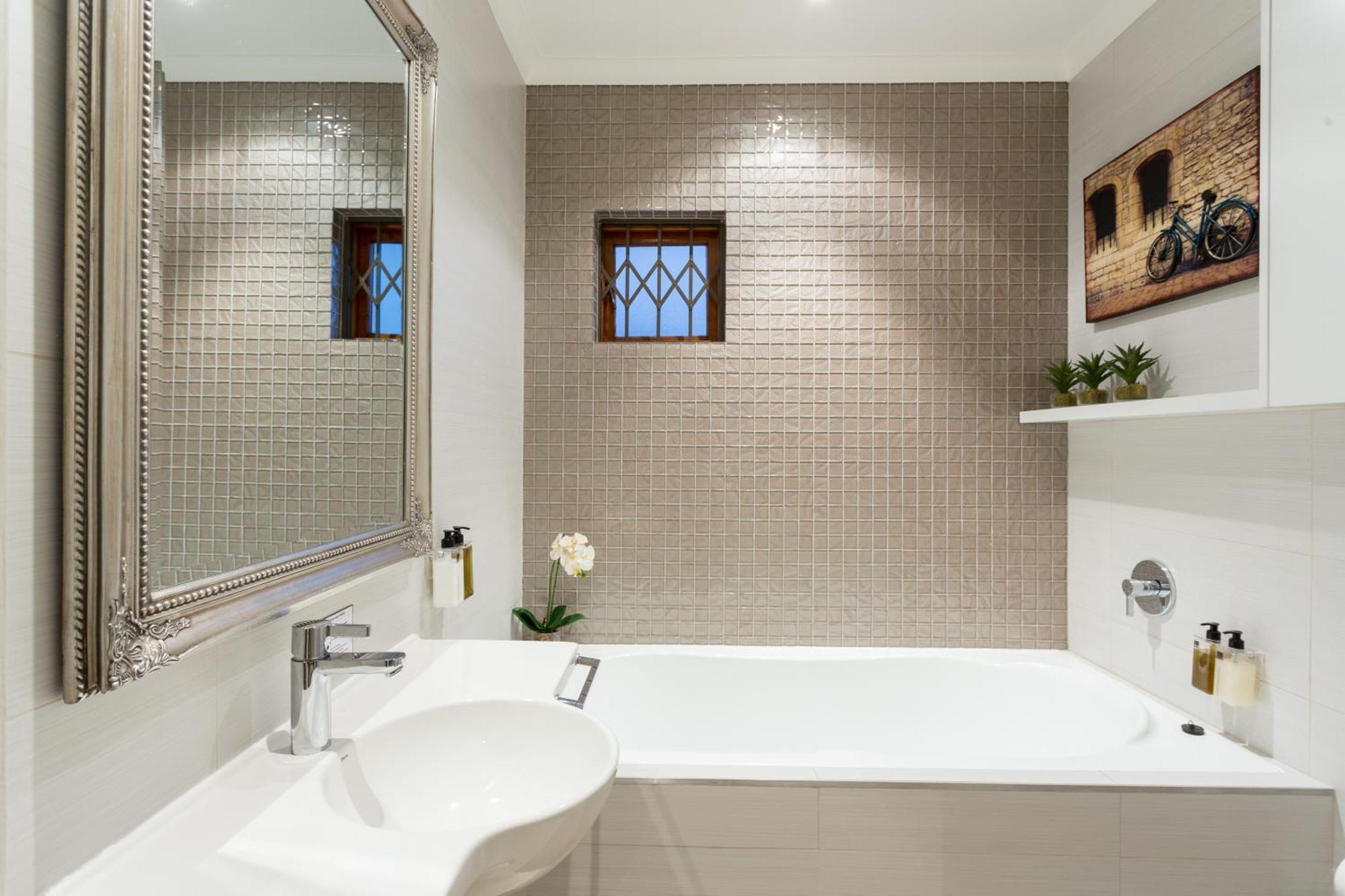 Apartemen 99 m² dengan 2 kamar tidur dan 2 kamar mandi pribadi di Pusat Stellenbosch Bagian luar foto